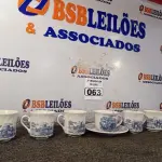 LOTE 063 - 01 CONJUNTO DE XICARAS COM 07 PEÇAS SENDO 01 COM PIRES. (NO ESTADO) ATENÇÃO! FAZER A VISITAÇÃO ANTES DE ARREMATAR, NÃO SABEMOS SE FUNCIONA. LEILÃO NÃO TEM GARANTIA E NEM DEVOLUÇÃO, SUJEITO A POSSÍVEIS AVARIAS VISÍVEIS/OCULTAS E/OU AUSÊNCIA DE COMPONENTES.