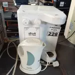 LOTE 228 - 01 PURIFICADOR DE ÁGUA E 01 CHALEIRA ELÉTRICA. (NO ESTADO) ATENÇÃO! FAZER A VISITAÇÃO ANTES DE ARREMATAR, NÃO SABEMOS SE FUNCIONA. LEILÃO NÃO TEM GARANTIA E NEM DEVOLUÇÃO, SUJEITO A POSSÍVEIS AVARIAS VISÍVEIS/OCULTAS E/OU AUSÊNCIA DE COMPONENTES.