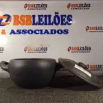 LOTE 090 - 01 PANELA DE BARRO. (NO ESTADO) ATENÇÃO! FAZER A VISITAÇÃO ANTES DE ARREMATAR, NÃO SABEMOS SE FUNCIONA. LEILÃO NÃO TEM GARANTIA E NEM DEVOLUÇÃO, SUJEITO A POSSÍVEIS AVARIAS VISÍVEIS/OCULTAS E/OU AUSÊNCIA DE COMPONENTES.