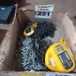 LOTE 251 - 01 TALHA MANUAL DE CORRENTE 1T 5M DE ELEVAÇÃO CSM. (NO ESTADO) ATENÇÃO! FAZER A VISITAÇÃO ANTES DE ARREMATAR, NÃO SABEMOS SE FUNCIONA. LEILÃO NÃO TEM GARANTIA E NEM DEVOLUÇÃO, SUJEITO A POSSÍVEIS AVARIAS VISÍVEIS/OCULTAS E/OU AUSÊNCIA DE COMPONENTES.