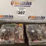 LOTE 207 - 02 PLACAS MÃE MARCAS E MODELOS DIVERSOS. (NO ESTADO) ATENÇÃO! FAZER A VISITAÇÃO ANTES DE ARREMATAR, NÃO SABEMOS SE FUNCIONA. LEILÃO NÃO TEM GARANTIA E NEM DEVOLUÇÃO, SUJEITO A POSSÍVEIS AVARIAS VISÍVEIS/OCULTAS E/OU AUSÊNCIA DE COMPONENTES.