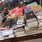 LOTE 248 - 01 LOTE COM LIVROS DIVERSOS. (NO ESTADO) ATENÇÃO! FAZER A VISITAÇÃO ANTES DE ARREMATAR, NÃO SABEMOS SE FUNCIONA. LEILÃO NÃO TEM GARANTIA E NEM DEVOLUÇÃO, SUJEITO A POSSÍVEIS AVARIAS VISÍVEIS/OCULTAS E/OU AUSÊNCIA DE COMPONENTES.