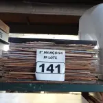 LOTE 141 - 01 LOTE COM VÁRIOS DISCOS DE VINIL. (NO ESTADO) ATENÇÃO! FAZER A VISITAÇÃO ANTES DE ARREMATAR, NÃO SABEMOS SE FUNCIONA. LEILÃO NÃO TEM GARANTIA E NEM DEVOLUÇÃO, SUJEITO A POSSÍVEIS AVARIAS VISÍVEIS/OCULTAS E/OU AUSÊNCIA DE COMPONENTES.