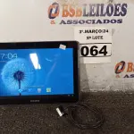 LOTE 064 - 01 TABLET SAMSUNG TAB2 TELA 10” COM CABO. (NO ESTADO) ATENÇÃO! FAZER A VISITAÇÃO ANTES DE ARREMATAR, NÃO SABEMOS SE FUNCIONA. LEILÃO NÃO TEM GARANTIA E NEM DEVOLUÇÃO, SUJEITO A POSSÍVEIS AVARIAS VISÍVEIS/OCULTAS E/OU AUSÊNCIA DE COMPONENTES.
