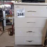 LOTE 268 - 02 GAVETEIROS EM MADEIRA SENDO 01 COM 04 GAVETAS. (NO ESTADO) ATENÇÃO! FAZER A VISITAÇÃO ANTES DE ARREMATAR, NÃO SABEMOS SE FUNCIONA. LEILÃO NÃO TEM GARANTIA E NEM DEVOLUÇÃO, SUJEITO A POSSÍVEIS AVARIAS VISÍVEIS/OCULTAS E/OU AUSÊNCIA DE COMPONENTES.