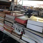 LOTE 118 - 01 LOTE COM LIVROS DIVERSOS. (NO ESTADO) ATENÇÃO! FAZER A VISITAÇÃO ANTES DE ARREMATAR, NÃO SABEMOS SE FUNCIONA. LEILÃO NÃO TEM GARANTIA E NEM DEVOLUÇÃO, SUJEITO A POSSÍVEIS AVARIAS VISÍVEIS/OCULTAS E/OU AUSÊNCIA DE COMPONENTES.