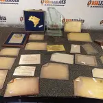 LOTE 066 - 01 LOTE COM VÁRIAS PLACAS COMEMORATIVAS. (NO ESTADO) ATENÇÃO! FAZER A VISITAÇÃO ANTES DE ARREMATAR, NÃO SABEMOS SE FUNCIONA. LEILÃO NÃO TEM GARANTIA E NEM DEVOLUÇÃO, SUJEITO A POSSÍVEIS AVARIAS VISÍVEIS/OCULTAS E/OU AUSÊNCIA DE COMPONENTES.