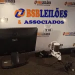 LOTE 518 - 01 MONITOR, 01 BASE E 01 MICROFONE. (NO ESTADO) ATENÇÃO! FAZER A VISITAÇÃO ANTES DE ARREMATAR, NÃO SABEMOS SE FUNCIONA. LEILÃO NÃO TEM GARANTIA E NEM DEVOLUÇÃO, SUJEITO A POSSÍVEIS AVARIAS VISÍVEIS/OCULTAS E/OU AUSÊNCIA DE COMPONENTES.