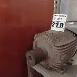 LOTE 218 - 01 MOTOR ELÉTRICO. (NO ESTADO) ATENÇÃO! FAZER A VISITAÇÃO ANTES DE ARREMATAR, NÃO SABEMOS SE FUNCIONA. LEILÃO NÃO TEM GARANTIA E NEM DEVOLUÇÃO, SUJEITO A POSSÍVEIS AVARIAS VISÍVEIS/OCULTAS E/OU AUSÊNCIA DE COMPONENTES.