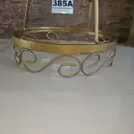 LOTE 385 - 01 DOSSEL DE TETO NA COR DOURADA COM DETALHES EM ARABESCO (NOVO) (NO ESTADO)