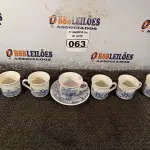 LOTE 063 - 01 CONJUNTO DE XICARAS COM 07 PEÇAS SENDO 01 COM PIRES. (NO ESTADO) ATENÇÃO! FAZER A VISITAÇÃO ANTES DE ARREMATAR, NÃO SABEMOS SE FUNCIONA. LEILÃO NÃO TEM GARANTIA E NEM DEVOLUÇÃO, SUJEITO A POSSÍVEIS AVARIAS VISÍVEIS/OCULTAS E/OU AUSÊNCIA DE COMPONENTES.