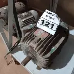 LOTE 121 - 01 MOTOR ELÉTRICO. (NO ESTADO) ATENÇÃO! FAZER A VISITAÇÃO ANTES DE ARREMATAR, NÃO SABEMOS SE FUNCIONA. LEILÃO NÃO TEM GARANTIA E NEM DEVOLUÇÃO, SUJEITO A POSSÍVEIS AVARIAS VISÍVEIS/OCULTAS E/OU AUSÊNCIA DE COMPONENTES.