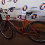 LOTE 524 - 01 BICICLETA GTS ARO 26. (NO ESTADO) ATENÇÃO! FAZER A VISITAÇÃO ANTES DE ARREMATAR, NÃO SABEMOS SE FUNCIONA. LEILÃO NÃO TEM GARANTIA E NEM DEVOLUÇÃO, SUJEITO A POSSÍVEIS AVARIAS VISÍVEIS/OCULTAS E/OU AUSÊNCIA DE COMPONENTES.