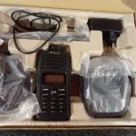 LOTE 005 - 01 RÁDIO COMUNICADOR. (NO ESTADO) ATENÇÃO! FAZER A VISITAÇÃO ANTES DE ARREMATAR, NÃO SABEMOS SE FUNCIONA. LEILÃO NÃO TEM GARANTIA E NEM DEVOLUÇÃO, SUJEITO A POSSÍVEIS AVARIAS VISÍVEIS/OCULTAS E/OU AUSÊNCIA DE COMPONENTES.