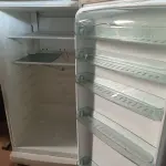 LOTE 303 - 01 GELADEIRA MARCA ELECTROLUX 220V. (NO ESTADO) ATENÇÃO! FAZER A VISITAÇÃO ANTES DE ARREMATAR, NÃO SABEMOS SE FUNCIONA. LEILÃO NÃO TEM GARANTIA E NEM DEVOLUÇÃO, SUJEITO A POSSÍVEIS AVARIAS VISÍVEIS/OCULTAS E/OU AUSÊNCIA DE COMPONENTES.