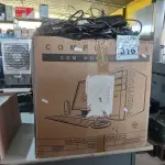 LOTE 316 - 01 LOTE COM MÁSCARAS DE PROTEÇÃO, CABOS, TECLADOS PARA PC E PERIFÉRICOS DIVERSOS. (NO ESTADO) ATENÇÃO! FAZER A VISITAÇÃO ANTES DE ARREMATAR, NÃO SABEMOS SE FUNCIONA. LEILÃO NÃO TEM GARANTIA E NEM DEVOLUÇÃO, SUJEITO A POSSÍVEIS AVARIAS VISÍVEIS/OCULTAS E/OU AUSÊNCIA DE COMPONENTES.