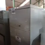 LOTE 428 - 01 ARQUIVO DE AÇO COM 04 GAVETAS. (NO ESTADO) ATENÇÃO! FAZER A VISITAÇÃO ANTES DE ARREMATAR, NÃO SABEMOS SE FUNCIONA. LEILÃO NÃO TEM GARANTIA E NEM DEVOLUÇÃO, SUJEITO A POSSÍVEIS AVARIAS VISÍVEIS/OCULTAS E/OU AUSÊNCIA DE COMPONENTES.