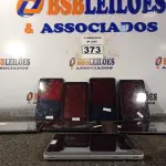 LOTE 373 - 08 TABLETS MARCAS E MODELOS DIVERSOS PARA RETIRADA DE PEÇAS.  (NO ESTADO) ATENÇÃO! FAZER A VISITAÇÃO ANTES DE ARREMATAR, NÃO SABEMOS SE FUNCIONA. LEILÃO NÃO TEM GARANTIA E NEM DEVOLUÇÃO, SUJEITO A POSSÍVEIS AVARIAS VISÍVEIS/OCULTAS E/OU AUSÊNCIA DE COMPONENTES.