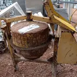 LOTE 480 - 01 BETONEIRA. (NO ESTADO) ATENÇÃO! FAZER A VISITAÇÃO ANTES DE ARREMATAR, NÃO SABEMOS SE FUNCIONA. LEILÃO NÃO TEM GARANTIA E NEM DEVOLUÇÃO, SUJEITO A POSSÍVEIS AVARIAS VISÍVEIS/OCULTAS E/OU AUSÊNCIA DE COMPONENTES.