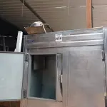 LOTE 478 - 01 GELADEIRA INDUSTRIAL EM INOX PARA RETIRADA DE PEÇAS. (NO ESTADO) ATENÇÃO! FAZER A VISITAÇÃO ANTES DE ARREMATAR, NÃO SABEMOS SE FUNCIONA. LEILÃO NÃO TEM GARANTIA E NEM DEVOLUÇÃO, SUJEITO A POSSÍVEIS AVARIAS VISÍVEIS/OCULTAS E/OU AUSÊNCIA DE COMPONENTES.