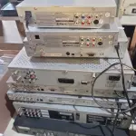 LOTE 312 - 05 APARELHOS DE DVD, 02 RECEPTORES DIGITAL E 01 VIDEOCASSETE MARCAS E MODELOS DIVERSOS PARA RETIRADA DE PEÇAS. (NO ESTADO) ATENÇÃO! FAZER A VISITAÇÃO ANTES DE ARREMATAR, NÃO SABEMOS SE FUNCIONA. LEILÃO NÃO TEM GARANTIA E NEM DEVOLUÇÃO, SUJEITO A POSSÍVEIS AVARIAS VISÍVEIS/OCULTAS E/OU AUSÊNCIA DE COMPONENTES.