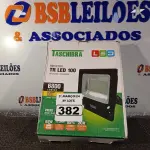 LOTE 382 - 01 REFLETOR TR LED 100 6.800 LUMENS LUZ QUENTE 3000K AUTOVOLT MARCA TASCHIBRA. (NOVO) (NO ESTADO) ATENÇÃO! FAZER A VISITAÇÃO ANTES DE ARREMATAR, NÃO SABEMOS SE FUNCIONA. LEILÃO NÃO TEM GARANTIA E NEM DEVOLUÇÃO, SUJEITO A POSSÍVEIS AVARIAS VISÍVEIS/OCULTAS E/OU AUSÊNCIA DE COMPONENTES.