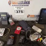 LOTE 375 - 01 LOTE COM VÁRIAS CÂMERAS FOTOGRÁFICAS DIGITAL. (NO ESTADO) ATENÇÃO! FAZER A VISITAÇÃO ANTES DE ARREMATAR, NÃO SABEMOS SE FUNCIONA. LEILÃO NÃO TEM GARANTIA E NEM DEVOLUÇÃO, SUJEITO A POSSÍVEIS AVARIAS VISÍVEIS/OCULTAS E/OU AUSÊNCIA DE COMPONENTES.