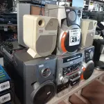 LOTE 280 - 01 ENCOSTO DE CABEÇA, 06 APARELHOS DE DVD, 01 APARELHO E 05 CAIXAS DE SOM MARCAS E MODELOS DIVERSOS. (NO ESTADO) ATENÇÃO! FAZER A VISITAÇÃO ANTES DE ARREMATAR, NÃO SABEMOS SE FUNCIONA. LEILÃO NÃO TEM GARANTIA E NEM DEVOLUÇÃO, SUJEITO A POSSÍVEIS AVARIAS VISÍVEIS/OCULTAS E/OU AUSÊNCIA DE COMPONENTES.