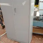 LOTE 477 - 01 ARMÁRIO DE AÇO COM 02 PORTAS. (NO ESTADO) ATENÇÃO! FAZER A VISITAÇÃO ANTES DE ARREMATAR, NÃO SABEMOS SE FUNCIONA. LEILÃO NÃO TEM GARANTIA E NEM DEVOLUÇÃO, SUJEITO A POSSÍVEIS AVARIAS VISÍVEIS/OCULTAS E/OU AUSÊNCIA DE COMPONENTES.