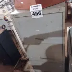 LOTE 456 - 01 ARMÁRIO DE AÇO COM 04 GAVETAS E VÁRIOS CABOS, TECLADOS E PERIFÉRICOS DIVERSOS. (NO ESTADO) ATENÇÃO! FAZER A VISITAÇÃO ANTES DE ARREMATAR, NÃO SABEMOS SE FUNCIONA. LEILÃO NÃO TEM GARANTIA E NEM DEVOLUÇÃO, SUJEITO A POSSÍVEIS AVARIAS VISÍVEIS/OCULTAS E/OU AUSÊNCIA DE COMPONENTES.