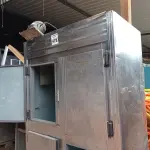 LOTE 478 - 01 GELADEIRA INDUSTRIAL EM INOX PARA RETIRADA DE PEÇAS. (NO ESTADO) ATENÇÃO! FAZER A VISITAÇÃO ANTES DE ARREMATAR, NÃO SABEMOS SE FUNCIONA. LEILÃO NÃO TEM GARANTIA E NEM DEVOLUÇÃO, SUJEITO A POSSÍVEIS AVARIAS VISÍVEIS/OCULTAS E/OU AUSÊNCIA DE COMPONENTES.