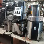 LOTE 283 - 02 JUICER E 02 FRITADEIRAS ELÉTRICAS. (NO ESTADO) ATENÇÃO! FAZER A VISITAÇÃO ANTES DE ARREMATAR, NÃO SABEMOS SE FUNCIONA. LEILÃO NÃO TEM GARANTIA E NEM DEVOLUÇÃO, SUJEITO A POSSÍVEIS AVARIAS VISÍVEIS/OCULTAS E/OU AUSÊNCIA DE COMPONENTES.