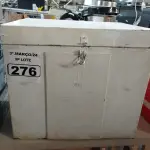 LOTE 276 - 01 CAIXA TÉRMICA E 01 KIT PARA CHURRASCO. (NO ESTADO) ATENÇÃO! FAZER A VISITAÇÃO ANTES DE ARREMATAR, NÃO SABEMOS SE FUNCIONA. LEILÃO NÃO TEM GARANTIA E NEM DEVOLUÇÃO, SUJEITO A POSSÍVEIS AVARIAS VISÍVEIS/OCULTAS E/OU AUSÊNCIA DE COMPONENTES.