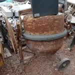 LOTE 483 - 01 BETONEIRA. (NO ESTADO) ATENÇÃO! FAZER A VISITAÇÃO ANTES DE ARREMATAR, NÃO SABEMOS SE FUNCIONA. LEILÃO NÃO TEM GARANTIA E NEM DEVOLUÇÃO, SUJEITO A POSSÍVEIS AVARIAS VISÍVEIS/OCULTAS E/OU AUSÊNCIA DE COMPONENTES.