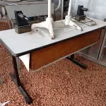 LOTE 471 - 01 MESA E 02 DESCANSOS PARA BRAÇO. (NO ESTADO) ATENÇÃO! FAZER A VISITAÇÃO ANTES DE ARREMATAR, NÃO SABEMOS SE FUNCIONA. LEILÃO NÃO TEM GARANTIA E NEM DEVOLUÇÃO, SUJEITO A POSSÍVEIS AVARIAS VISÍVEIS/OCULTAS E/OU AUSÊNCIA DE COMPONENTES.