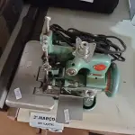 LOTE 317 - 01 MÁQUINA DE COSTURA COM MOTOR. (NO ESTADO) ATENÇÃO! FAZER A VISITAÇÃO ANTES DE ARREMATAR, NÃO SABEMOS SE FUNCIONA. LEILÃO NÃO TEM GARANTIA E NEM DEVOLUÇÃO, SUJEITO A POSSÍVEIS AVARIAS VISÍVEIS/OCULTAS E/OU AUSÊNCIA DE COMPONENTES.