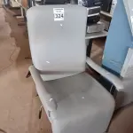 LOTE 324 - 01 POLTRONA DE DESCANSO. (NO ESTADO) ATENÇÃO! FAZER A VISITAÇÃO ANTES DE ARREMATAR, NÃO SABEMOS SE FUNCIONA. LEILÃO NÃO TEM GARANTIA E NEM DEVOLUÇÃO, SUJEITO A POSSÍVEIS AVARIAS VISÍVEIS/OCULTAS E/OU AUSÊNCIA DE COMPONENTES.