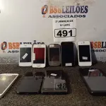 LOTE 491 - 08 CELULARES MARCAS E MODELOS DIVERSOS PARA RETIRADA DE PEÇAS. (NO ESTADO) ATENÇÃO! FAZER A VISITAÇÃO ANTES DE ARREMATAR, NÃO SABEMOS SE FUNCIONA. LEILÃO NÃO TEM GARANTIA E NEM DEVOLUÇÃO, SUJEITO A POSSÍVEIS AVARIAS VISÍVEIS/OCULTAS E/OU AUSÊNCIA DE COMPONENTES.