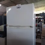 LOTE 303 - 01 GELADEIRA MARCA ELECTROLUX 220V. (NO ESTADO) ATENÇÃO! FAZER A VISITAÇÃO ANTES DE ARREMATAR, NÃO SABEMOS SE FUNCIONA. LEILÃO NÃO TEM GARANTIA E NEM DEVOLUÇÃO, SUJEITO A POSSÍVEIS AVARIAS VISÍVEIS/OCULTAS E/OU AUSÊNCIA DE COMPONENTES.