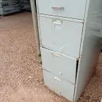 LOTE 475 - 01 ARQUIVO DE AÇO COM 04 GAVETAS. (NO ESTADO) ATENÇÃO! FAZER A VISITAÇÃO ANTES DE ARREMATAR, NÃO SABEMOS SE FUNCIONA. LEILÃO NÃO TEM GARANTIA E NEM DEVOLUÇÃO, SUJEITO A POSSÍVEIS AVARIAS VISÍVEIS/OCULTAS E/OU AUSÊNCIA DE COMPONENTES.