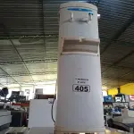 LOTE 405 - 01 BEBEDOURO PARA GARRAFÃO 220V. (NO ESTADO) ATENÇÃO! FAZER A VISITAÇÃO ANTES DE ARREMATAR, NÃO SABEMOS SE FUNCIONA. LEILÃO NÃO TEM GARANTIA E NEM DEVOLUÇÃO, SUJEITO A POSSÍVEIS AVARIAS VISÍVEIS/OCULTAS E/OU AUSÊNCIA DE COMPONENTES.