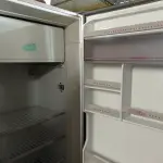 LOTE 404 - 01 GELADEIRA MARCA PROSDÓCIMO 220V. (NO ESTADO) ATENÇÃO! FAZER A VISITAÇÃO ANTES DE ARREMATAR, NÃO SABEMOS SE FUNCIONA. LEILÃO NÃO TEM GARANTIA E NEM DEVOLUÇÃO, SUJEITO A POSSÍVEIS AVARIAS VISÍVEIS/OCULTAS E/OU AUSÊNCIA DE COMPONENTES.