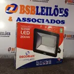 LOTE 356 - 01 REFLETOR DE SUPER LED 200W BIVOLT E DURAÇÃO DE 20.000 HORAS 6.000K MARCA DECORLUX. (NOVO). (NO ESTADO) ATENÇÃO! FAZER A VISITAÇÃO ANTES DE ARREMATAR, NÃO SABEMOS SE FUNCIONA. LEILÃO NÃO TEM GARANTIA E NEM DEVOLUÇÃO, SUJEITO A POSSÍVEIS AVARIAS VISÍVEIS/OCULTAS E/OU AUSÊNCIA DE COMPONENTES.