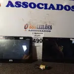 LOTE 490 - 02 TABLETS MARCAS E MODELOS DIVERSOS. (NO ESTADO) ATENÇÃO! FAZER A VISITAÇÃO ANTES DE ARREMATAR, NÃO SABEMOS SE FUNCIONA. LEILÃO NÃO TEM GARANTIA E NEM DEVOLUÇÃO, SUJEITO A POSSÍVEIS AVARIAS VISÍVEIS/OCULTAS E/OU AUSÊNCIA DE COMPONENTES.