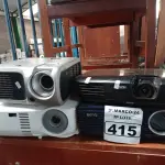 LOTE 415 - 04 PROJETORES MULTIMIDIA MARCAS E MODELOS DIVERSOS PARA RETIRADA DE PEÇAS. (NO ESTADO) ATENÇÃO! FAZER A VISITAÇÃO ANTES DE ARREMATAR, NÃO SABEMOS SE FUNCIONA. LEILÃO NÃO TEM GARANTIA E NEM DEVOLUÇÃO, SUJEITO A POSSÍVEIS AVARIAS VISÍVEIS/OCULTAS E/OU AUSÊNCIA DE COMPONENTES.