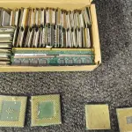 LOTE 320 - 76 PROCESSADORES E 20 MEMORIAS. (NO ESTADO) ATENÇÃO! FAZER A VISITAÇÃO ANTES DE ARREMATAR, NÃO SABEMOS SE FUNCIONA. LEILÃO NÃO TEM GARANTIA E NEM DEVOLUÇÃO, SUJEITO A POSSÍVEIS AVARIAS VISÍVEIS/OCULTAS E/OU AUSÊNCIA DE COMPONENTES.