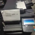 LOTE 013 - 01 MULTIFUNCIONAL MONO LASER_KYOCERA TASKALFA 5002I + GRAMPEADOR 50 FLS + GABINETE COM RODAS ; 03 MULTIFUNCIONAL MONO LASER_KYOCERA TASKALFA 3010I + GRAMPEADOR 50 FLS + GABINETE COM RODAS (NO ESTADO)