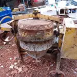 LOTE 484 - 01 BETONEIRA. (NO ESTADO) ATENÇÃO! FAZER A VISITAÇÃO ANTES DE ARREMATAR, NÃO SABEMOS SE FUNCIONA. LEILÃO NÃO TEM GARANTIA E NEM DEVOLUÇÃO, SUJEITO A POSSÍVEIS AVARIAS VISÍVEIS/OCULTAS E/OU AUSÊNCIA DE COMPONENTES.