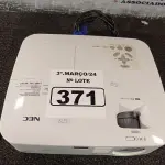 LOTE 371 - 01 PROJETOR MULTIMIDIA MARCA NEC. (NO ESTADO) ATENÇÃO! FAZER A VISITAÇÃO ANTES DE ARREMATAR, NÃO SABEMOS SE FUNCIONA. LEILÃO NÃO TEM GARANTIA E NEM DEVOLUÇÃO, SUJEITO A POSSÍVEIS AVARIAS VISÍVEIS/OCULTAS E/OU AUSÊNCIA DE COMPONENTES.
