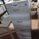 LOTE 426 - 01 ARQUIVO EM MADEIRA COM 04 GAVETAS. (NO ESTADO) ATENÇÃO! FAZER A VISITAÇÃO ANTES DE ARREMATAR, NÃO SABEMOS SE FUNCIONA. LEILÃO NÃO TEM GARANTIA E NEM DEVOLUÇÃO, SUJEITO A POSSÍVEIS AVARIAS VISÍVEIS/OCULTAS E/OU AUSÊNCIA DE COMPONENTES.